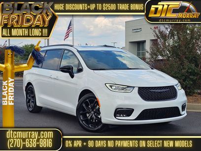 New 2026 Chrysler Pacifica Limited w/ Uconnect Theater Family Group