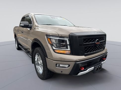 Used 2021 Nissan Titan PRO-4X w/ Pro-4x Convenience Package image 3