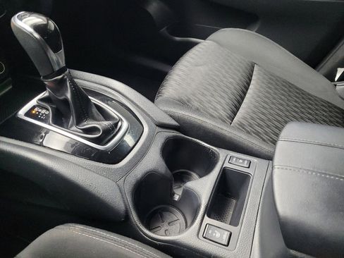 Used 2018 Nissan Rogue SV image 26