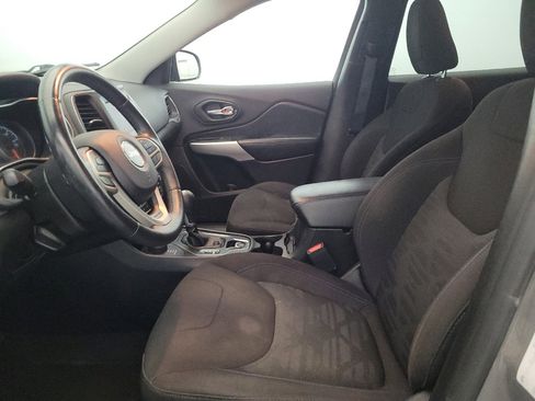 Used 2019 Jeep Cherokee Latitude AWD/4WD image 17