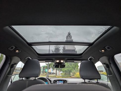 Used 2024 Volvo XC40 Recharge Ultimate w/ Protection Package Premier image 14