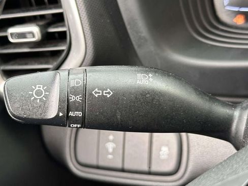 Used 2023 Hyundai Venue SEL image 36