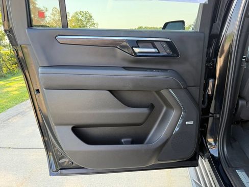 Used 2026 Chevrolet Suburban Premier w/ Sun And Tow Package AWD/4WD image 13
