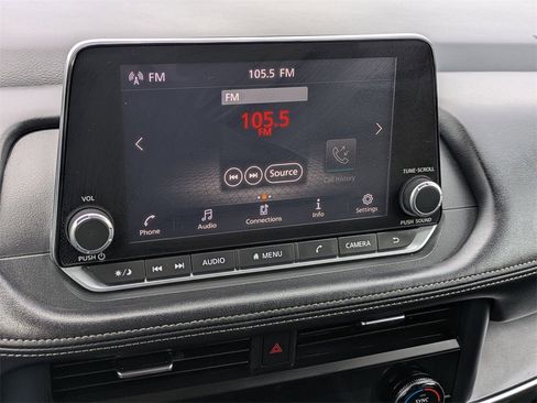 Used 2024 Nissan Rogue SV image 17