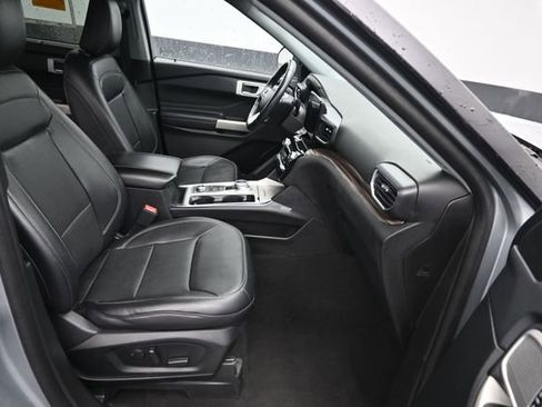 Used 2023 Ford Explorer Limited w/ Equipment Group 301A AWD/4WD image 11