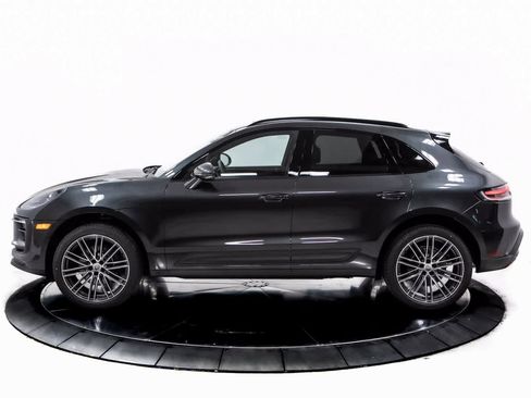 Certified 2025 Porsche Macan image 2