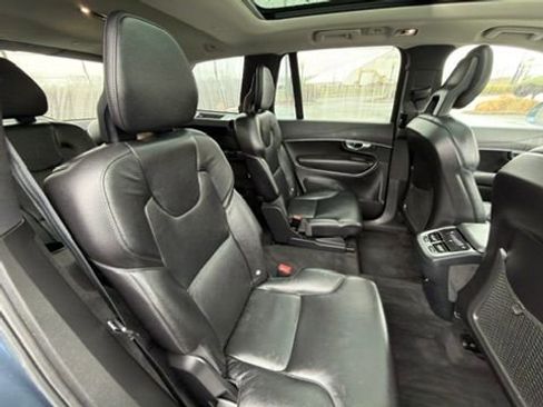 Used 2020 Volvo XC90 T6 Momentum w/ Protection Package Premier image 30