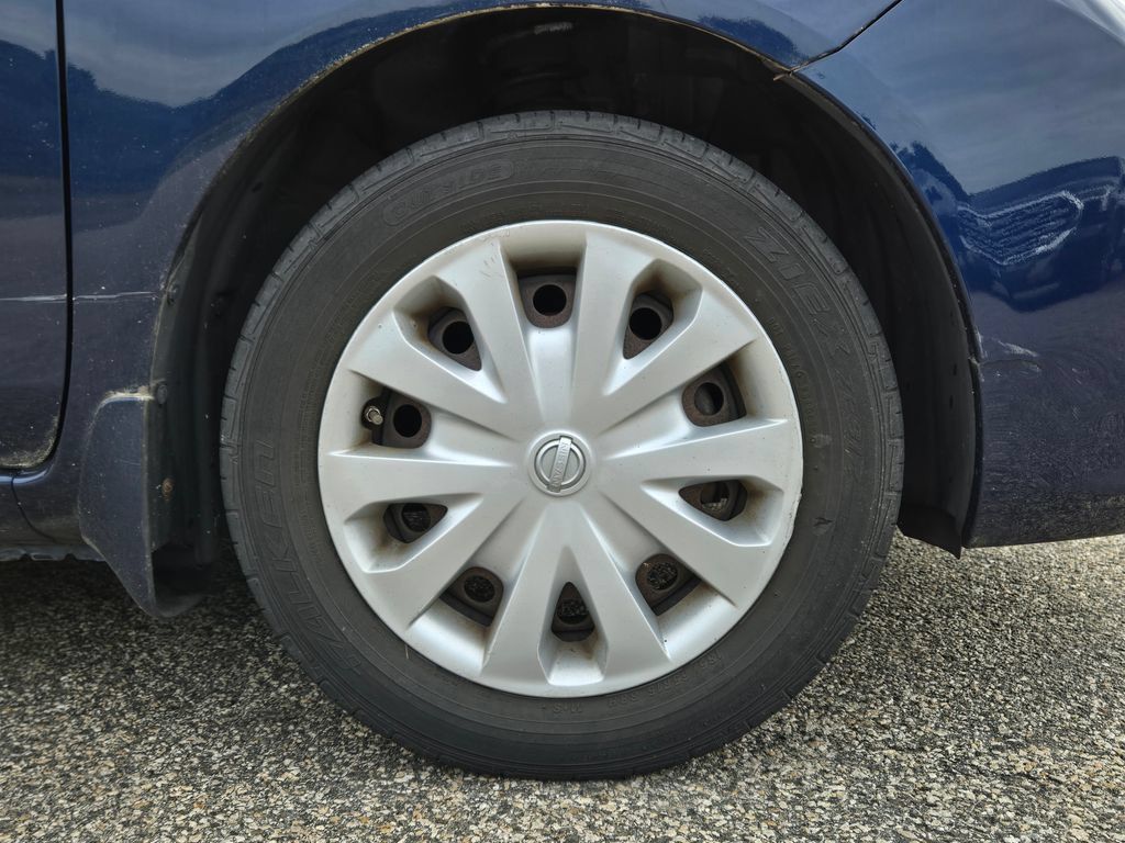 Used 2012 Nissan Versa SV FWD image 10