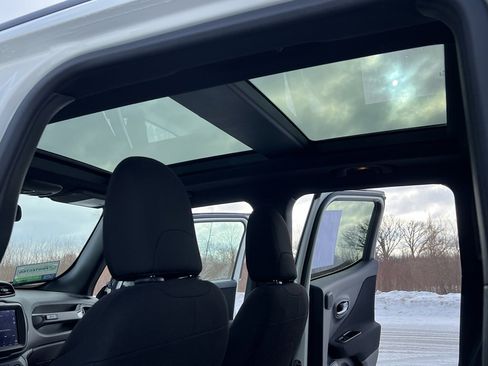 Used 2021 Jeep Renegade Latitude w/ Sun & Sound Group image 41