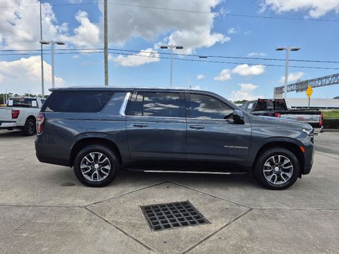 Used 2021 Chevrolet Suburban LT RWD image 19