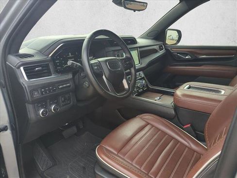 Used 2023 GMC Yukon XL Denali Ultimate image 9