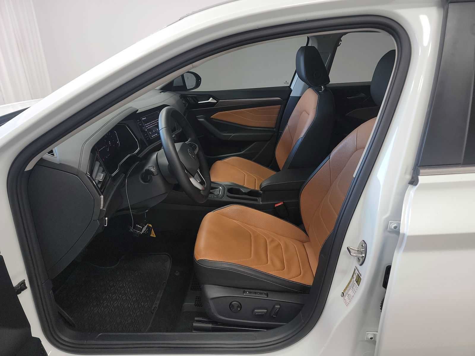 Used 2024 Volkswagen Jetta SEL FWD image 12