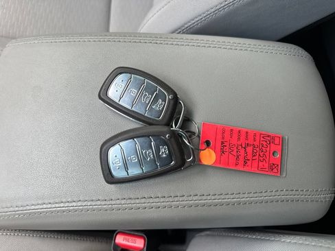 Used 2021 Hyundai Tucson Sport FWD image 17