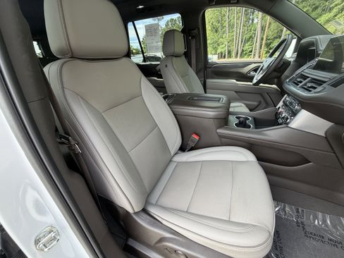 Used 2024 GMC Yukon SLT w/ SLT Luxury Package RWD image 19