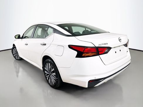 Used 2025 Nissan Altima 2.5 SV AWD/4WD image 5