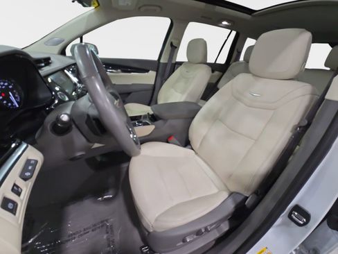 Used 2023 Cadillac XT6 Premium Luxury w/ Technology Package image 14