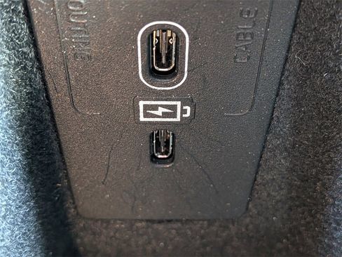 Certified 2025 Volvo XC60 B5 Core image 24