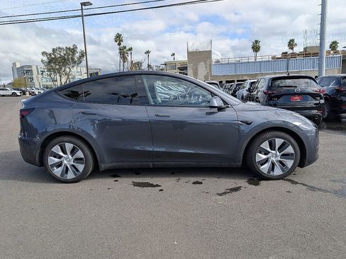 Used 2021 Tesla Model Y Long Range image 7