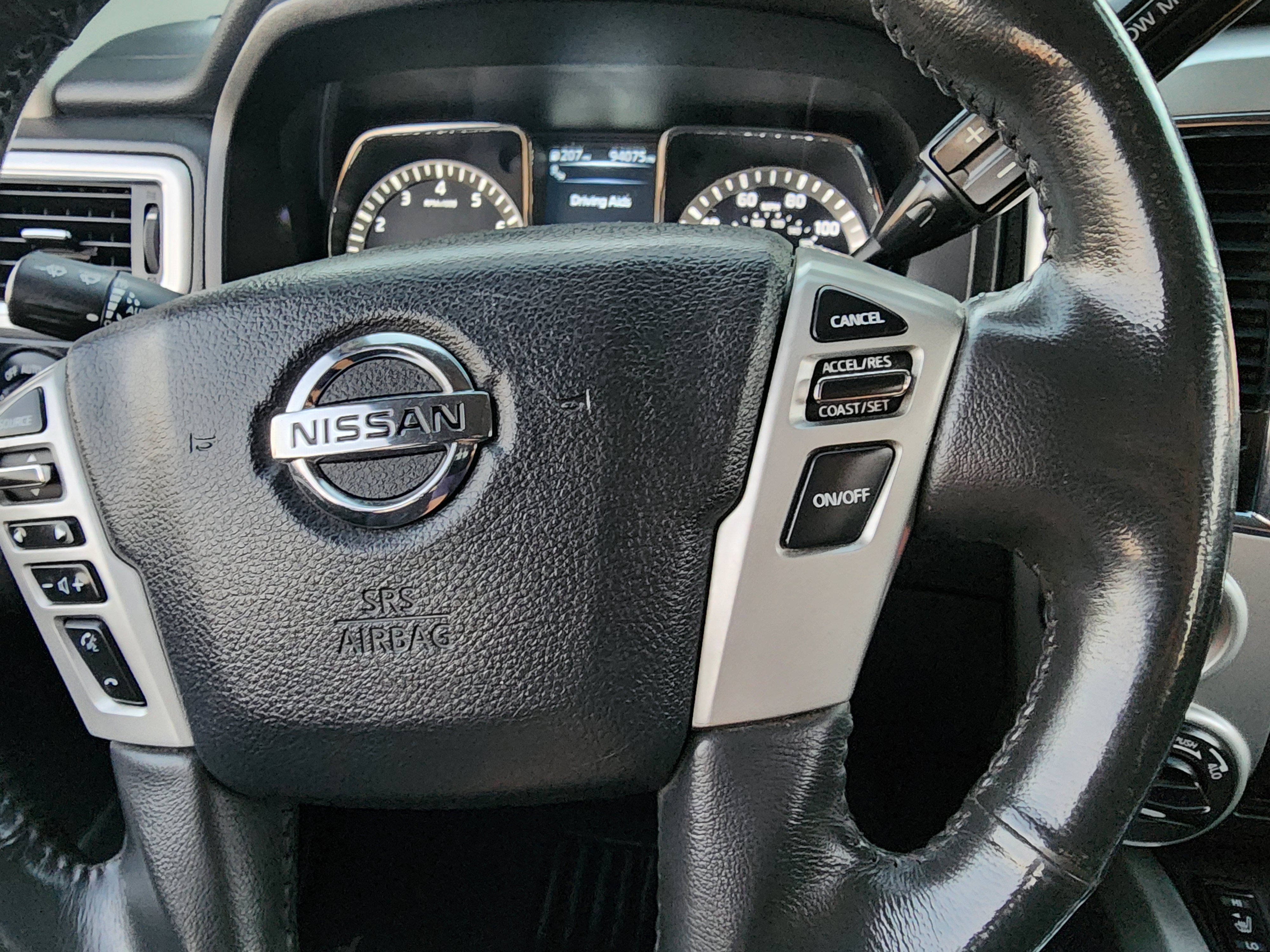 Used 2018 Nissan Titan SV w/ SV Convenience Package AWD/4WD image 31
