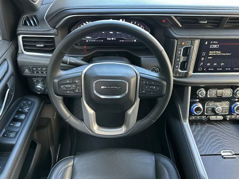Used 2023 GMC Yukon Denali image 28