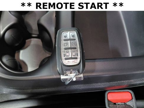 Certified 2025 Chrysler Pacifica Select image 11