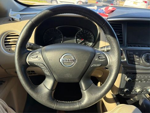 Used 2019 Nissan Pathfinder SL image 19