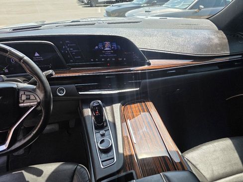 Used 2024 Cadillac Escalade Premium Luxury AWD/4WD image 16