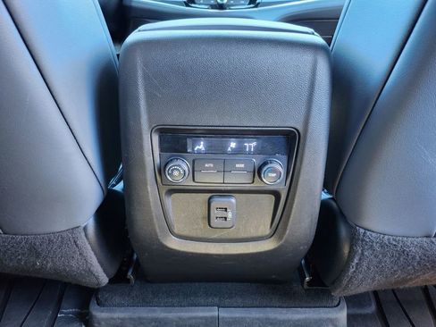 Used 2023 Buick Enclave Essence image 22