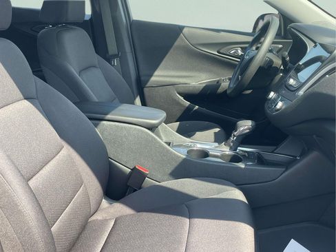 Used 2025 Chevrolet Malibu LT w/ LPO, Floor Liner Package FWD image 8