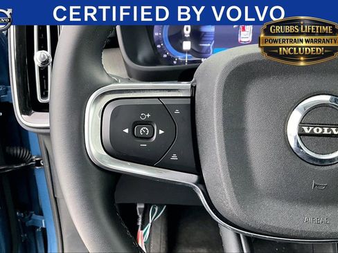 Certified 2025 Volvo XC40 B5 Core AWD/4WD image 24