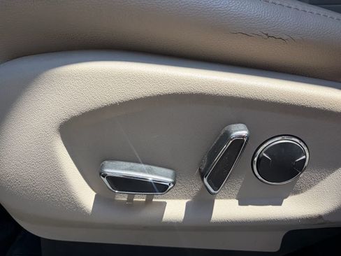 Used 2018 Ford Explorer XLT w/ Equipment Group 202A FWD image 7