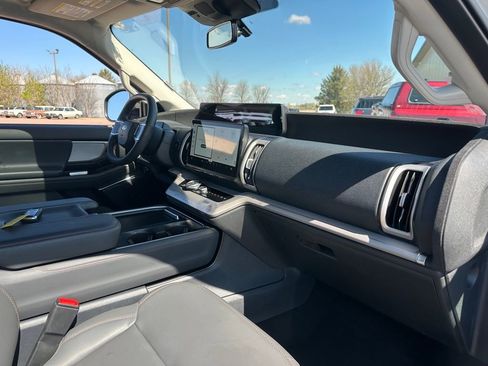 Used 2025 Ford Expedition Active AWD/4WD image 32