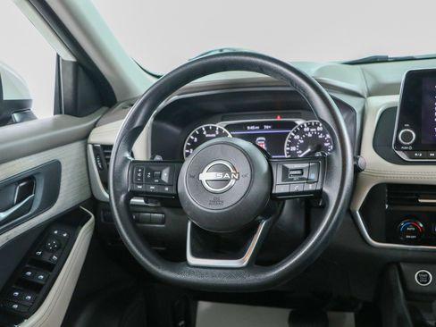 Used 2023 Nissan Rogue SV FWD image 12
