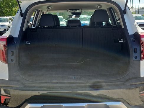 Used 2026 Kia Seltos EX FWD image 9