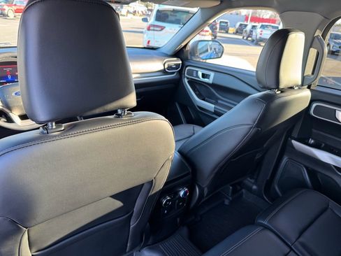 Certified 2022 Ford Explorer XLT w/ Equipment Group 202A image 23