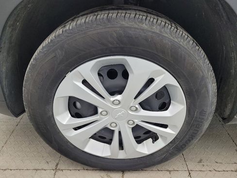 Used 2025 Chevrolet Trax LS image 31