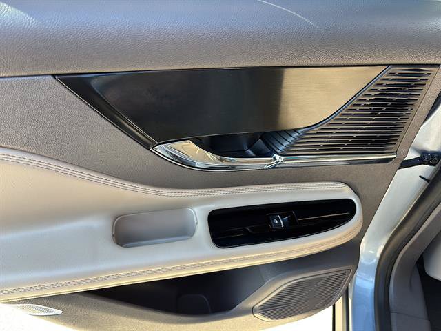 Used 2022 Lincoln Corsair AWD w/ Premium Package image 17