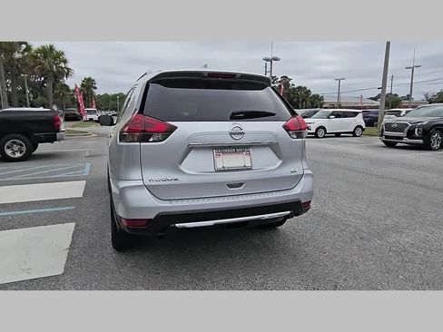 Used 2018 Nissan Rogue SV w/ Premium Package image 31