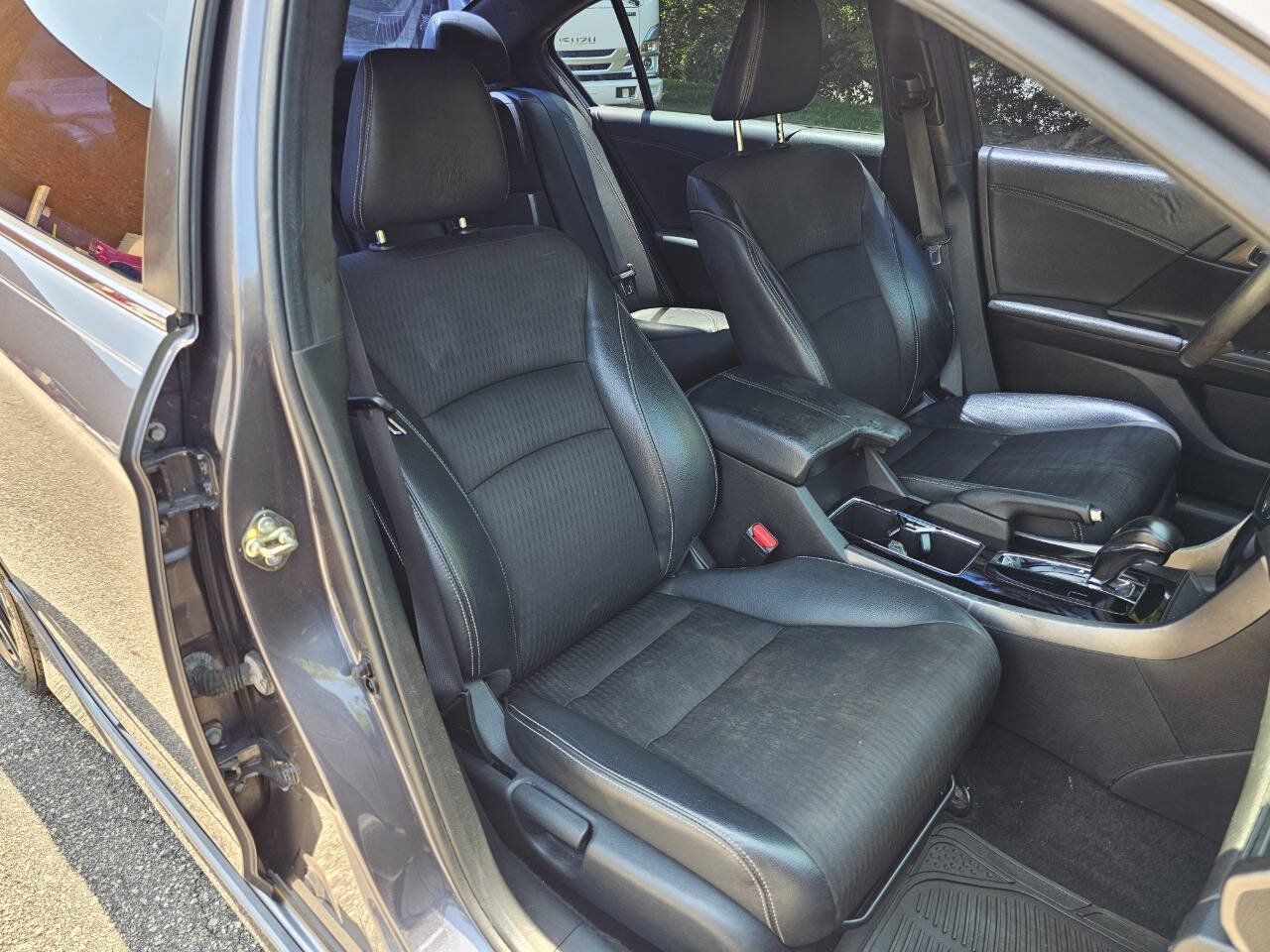 Used 2017 Honda Accord Sport image 29