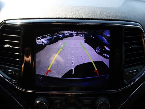 Used 2019 Jeep Grand Cherokee Limited image 35