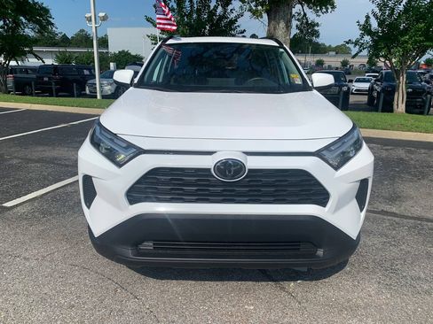 Used 2025 Toyota RAV4 XLE w/ Convenience Package FWD image 3