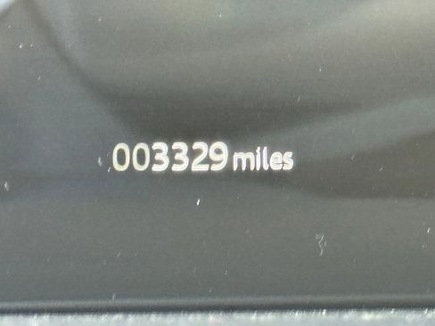 Used 2025 Land Rover Discovery Dynamic SE image 6