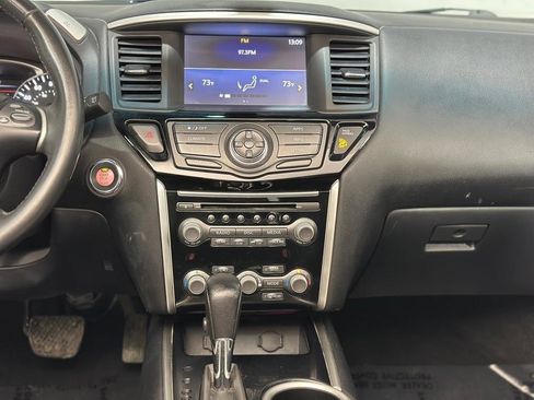 Used 2017 Nissan Pathfinder SV image 16