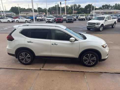 Used 2019 Nissan Rogue SV w/ Premium Package FWD image 5