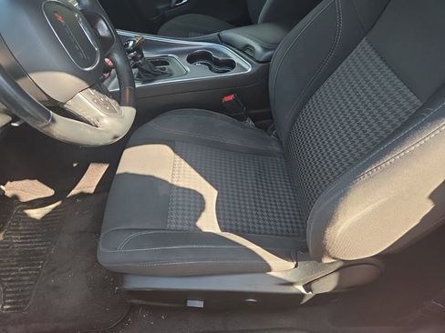 Used 2018 Dodge Challenger SXT RWD image 9