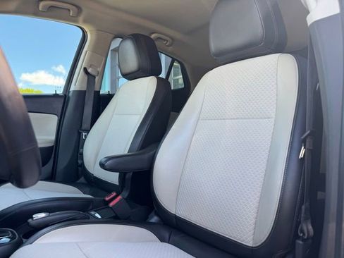 Used 2020 Buick Encore Preferred AWD/4WD image 6