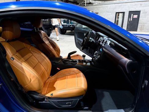Used 2017 Ford Mustang GT w/ Black Accent Package RWD image 18