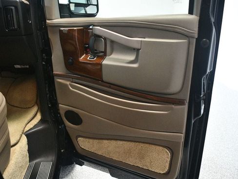 Used 2018 GMC Savana 2500 Extended w/ Enhanced Convenience Package RWD image 26