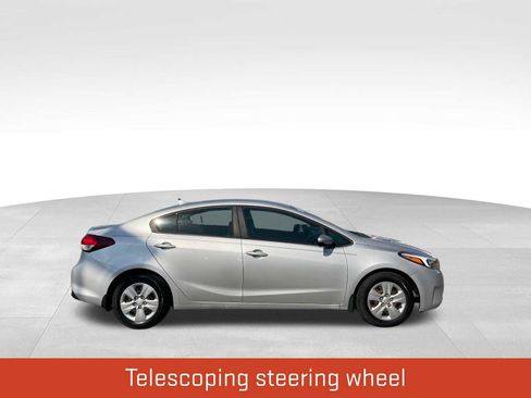 Used 2017 Kia Forte LX FWD image 4