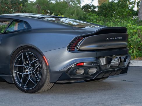 Used 2025 Aston Martin Vanquish RWD image 10